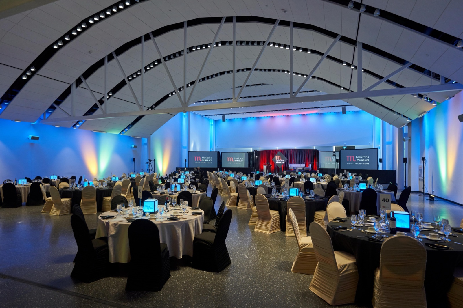 Glowing event centrepiece by 3dezy